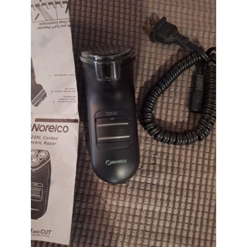 1990s Norelco 725RL Electric Razor, Made in Holland With Instr. & works great!